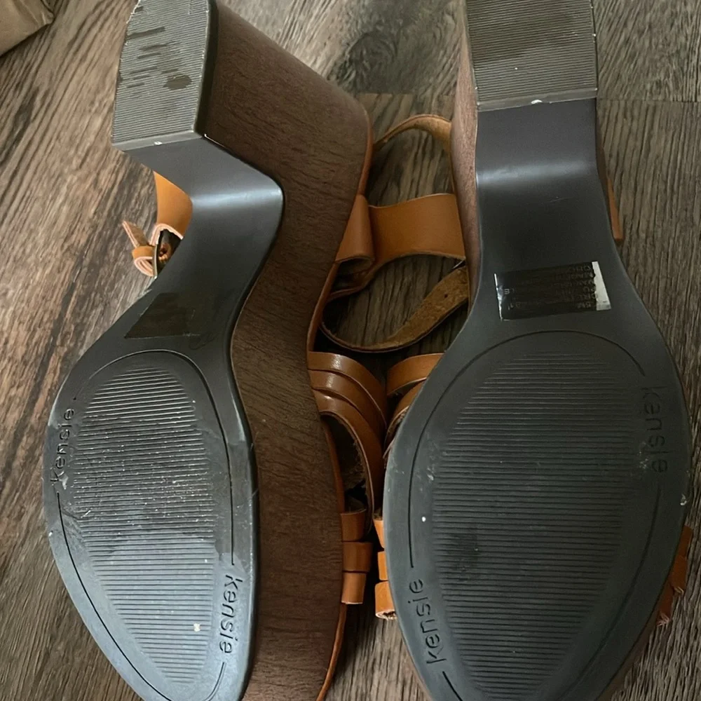 (2 for $20)Beautiful high chunky platform, size 7.5 NEW